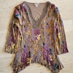 Alberto Makeli poly top with beaded croched v neck detail.